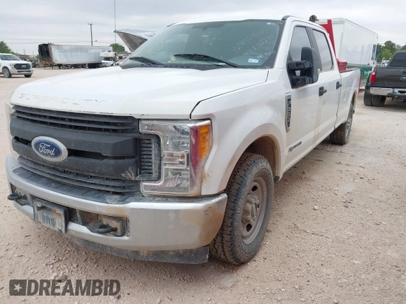 2017 Ford F-350 XL z VIN 1FT7W3AT5HED28231, wystawiony jako IAAI lot #42365678 z przebiegiem Nie podano mil oraz . Historia ofert i sprzedaży dostępna na DreamBid. Obrazek 17.
