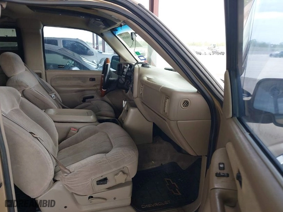 2001 Chevrolet Silverado 1500 LS with VIN 2GCEC19V411218420, listed as a IAAI auction lot 41900589 with 209,953 mi miles. Bid and sale history available at carsss.com. Image 5.