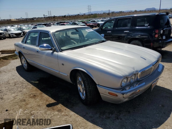 2003 Jaguar XJ 8 z VIN SAJDA14C23LF59484, wystawiony jako Copart lot #50304475 z przebiegiem Nie podano mil oraz Czysty tytuł • Clean title. Historia ofert i sprzedaży dostępna na DreamBid. Obrazek 4.