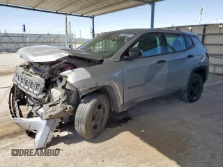 2020 Jeep Compass Sport z VIN 3C4NJDAB4LT174073, wystawiony jako Copart lot #61958075 z przebiegiem 105 000 mil mil oraz Szkoda całkowita • Salvage title. Historia ofert i sprzedaży dostępna na DreamBid. Obrazek 1.