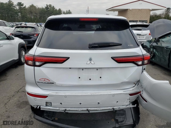 2024 Mitsubishi Outlander ES with VIN JA4J4UA81RZ030227, listed as a Copart auction lot 88127835 with 15,719 mi miles and Salvage Title. Bid and sale history available at carsss.com. Image 6.