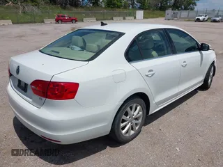 2014 Volkswagen Jetta SE with VIN 3VWD07AJXEM333132, listed as a IAAI auction lot 42637022 with 157,113 mi miles and . Bid and sale history available at DreamBid. Image 4.