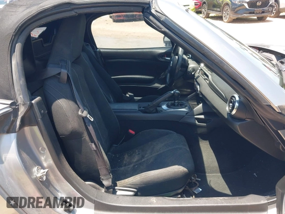 2017 FIAT 124 Spider Lusso with VIN JC1NFAEK5H0101807, listed as a IAAI auction lot 42203847 with Not provided miles and . Bid and sale history available at DreamBid. Image 5.