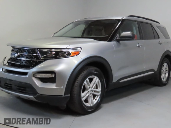 2021 Ford Explorer XLT with VIN 1FMSK7DHXMGB33126, listed as a Copart auction lot 55651595 with 61,895 mi miles and Salvage Title. Bid and sale history available at carsss.com. Image 2.
