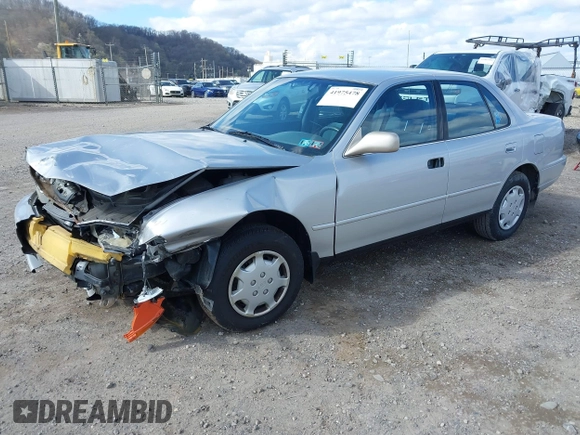 1992 Toyota Camry LE with VIN 4T1SK12E4NU141697, listed as a IAAI auction lot 41975478 with 100,732 mi miles. Bid and sale history available at carsss.com. Image 2.