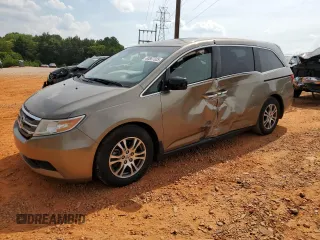 2013 Honda Odyssey EX-L with VIN 5FNRL5H68DB075153, listed as a Copart auction lot 60887325 with 263,001 mi miles and Salvage title. Bid and sale history available at DreamBid. Image 1.