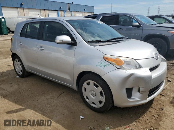 2011 Scion xD z VIN JTKKU4B41B1013933, wystawiony jako Copart lot #50499405 z przebiegiem 137 741 mil mil oraz Tytuł czysty. Historia ofert i sprzedaży dostępna na DreamBid. Obrazek 4.