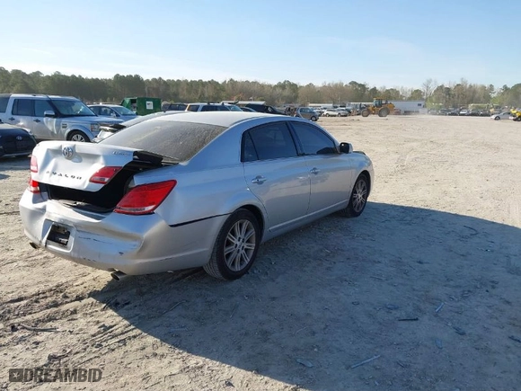 2006 Toyota Avalon XL with VIN 4T1BK36B16U075719, listed as a IAAI auction lot 41831884 with 215,448 mi miles. Bid and sale history available at carsss.com. Image 4.