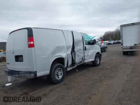 2018 Chevrolet Express Cargo with VIN 1GCWGAFPXJ1290498, listed as a IAAI auction lot 42047738 with 61,466 mi miles and . Bid and sale history available at DreamBid. Image 4.