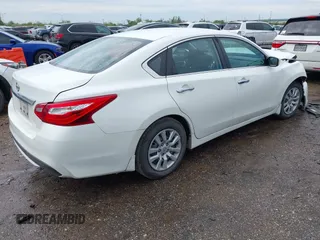 2017 Nissan Altima SV with VIN 1N4AL3AP0HC498385, listed as a IAAI auction lot 41881873 with 126,099 mi miles and . Bid and sale history available at carsss.com. Image 4.