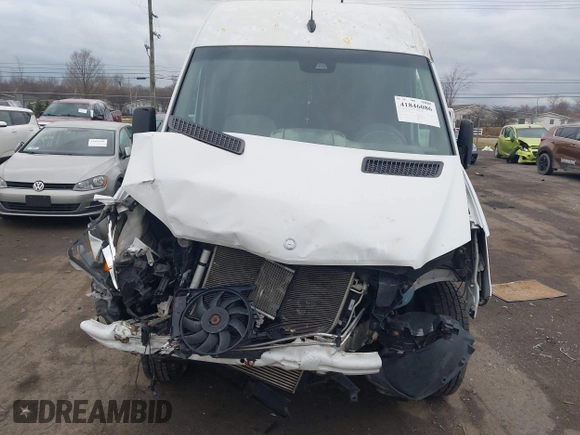 2014 Mercedes-Benz Sprinter Cargo with VIN WD3PE8DC4E5874522, listed as a IAAI auction lot 41846086 with 347,045 mi miles and . Bid and sale history available at carsss.com. Image 12.