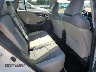 2021 Toyota RAV4 XLE Premium z VIN 2T3C1RFV0MW134008, wystawiony jako Copart lot #62676445 z przebiegiem 61 115 mil mil oraz Szkoda całkowita • Salvage title. Historia ofert i sprzedaży dostępna na DreamBid. Obrazek 11.