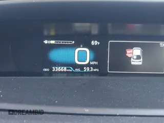 2020 Toyota Prius L Eco z VIN JTDKARFU4L3116504, wystawiony jako IAAI lot #42178279 z przebiegiem 33 668 mil mil oraz . Historia ofert i sprzedaży dostępna na DreamBid. Obrazek 7.