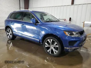 2017 Volkswagen Touareg Wolfsburg Edition z VIN WVGRF7BP3HD000826, wystawiony jako Copart lot #60832115 z przebiegiem 120 945 mil mil oraz Szkoda całkowita • Salvage title. Historia ofert i sprzedaży dostępna na DreamBid. Obrazek 4.