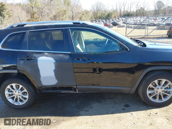 2019 Jeep Cherokee Latitude z VIN 1C4PJLCX3KD353480, wystawiony jako IAAI lot #41305389 z przebiegiem 88 326 mil mil oraz . Historia ofert i sprzedaży dostępna na DreamBid. Obrazek 14.
