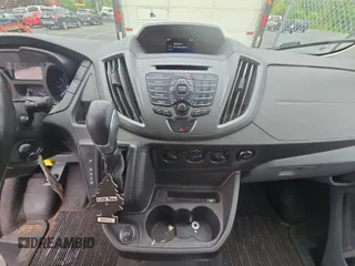 2019 Ford Transit z VIN 1FTYR1YG8KKB48131, wystawiony jako IAAI lot #42624631 z przebiegiem 115 298 mil mil oraz . Historia ofert i sprzedaży dostępna na DreamBid. Obrazek 7.