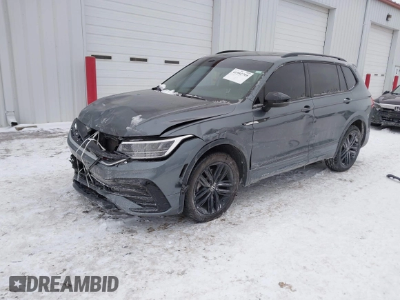 2022 Volkswagen Tiguan SE R-Line Black z VIN 3VVCB7AX9NM024296, wystawiony jako IAAI lot #41592795 z przebiegiem 45 308 mil mil oraz . Historia ofert i sprzedaży dostępna na DreamBid. Obrazek 2.