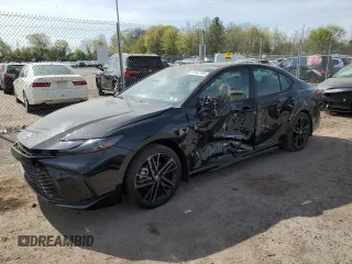 2025 Toyota Camry LE z VIN 4T1DBADK5SU002900, wystawiony jako Copart lot #54347105 z przebiegiem 41 344 mil mil oraz Szkoda całkowita • Salvage title. Historia ofert i sprzedaży dostępna na DreamBid. Obrazek 1.