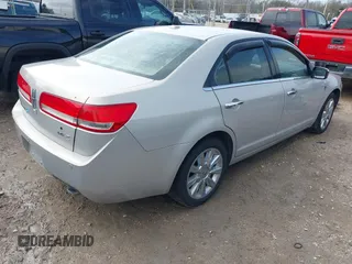 2010 Lincoln MKZ z VIN 3LNHL2GC5AR605750, wystawiony jako IAAI lot #41542836 z przebiegiem 146 347 mil mil oraz . Historia ofert i sprzedaży dostępna na DreamBid. Obrazek 4.