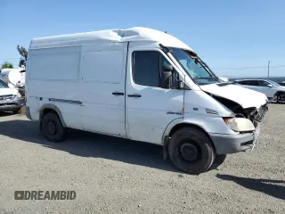 2005 Freightliner Sprinter with VIN WDYPD644X55808602, listed as a Copart auction lot 55554884 with 275,716 mi miles and Salvage Title. Bid and sale history available at DreamBid. Image 4.