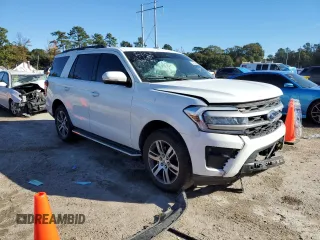 2023 Ford Expedition XLT with VIN 1FMJU1H85PEA23677, listed as a Copart auction lot 84255484 with 0 mi miles and Salvage Title. Bid and sale history available at carsss.com. Image 4.