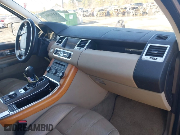 2010 Land Rover Range Rover Sport HSE Lux z VIN SALSK2D40AA225986, wystawiony jako IAAI lot #41972061 z przebiegiem 93 440 mil mil oraz . Historia ofert i sprzedaży dostępna na DreamBid. Obrazek 5.