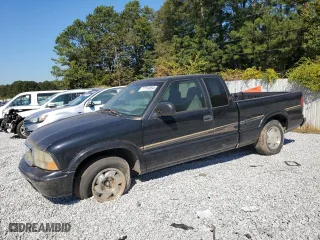 2002 GMC Sonoma SLS with VIN 1GTCS19W428200047, listed as a Copart auction lot 77114984 with 154,131 mi miles and Clean Title. Bid and sale history available at carsss.com. Image 1.