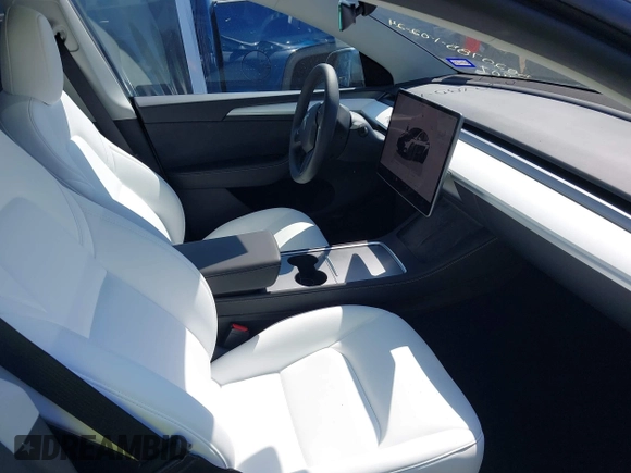 2024 Tesla Model Y Long Range with VIN 7SAYGDEE5RA290907, listed as a IAAI auction lot 41705170 with 4,099 mi miles. Bid and sale history available at carsss.com. Image 5.