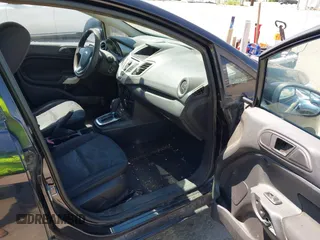 2011 Ford Fiesta SE z VIN 3FADP4BJ6BM121924, wystawiony jako IAAI lot #42453787 z przebiegiem 153 691 mil mil oraz . Historia ofert i sprzedaży dostępna na DreamBid. Obrazek 5.
