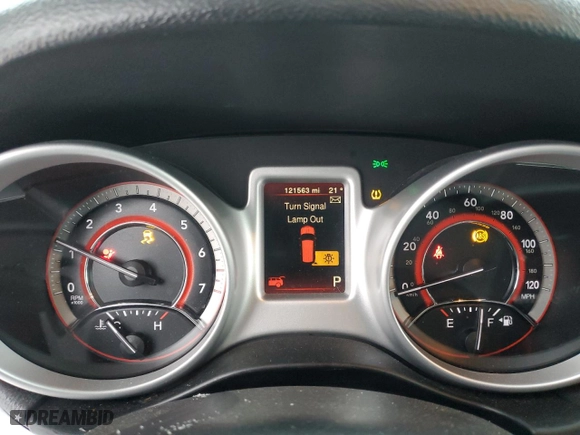 2019 Dodge Journey SE with VIN 3C4PDCBB4KT804018, listed as a Copart auction lot 88348715 with 121,563 mi miles and Salvage Title. Bid and sale history available at carsss.com. Image 9.