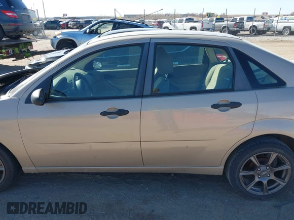 2007 Ford Focus S z VIN 1FAFP34N47W298854, wystawiony jako IAAI lot #41814627 z przebiegiem 126 781 mil mil oraz . Historia ofert i sprzedaży dostępna na DreamBid. Obrazek 15.