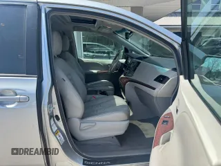 2011 Toyota Sienna XLE with VIN 5TDDK3DC3BS007297, listed as a Copart auction lot 55276405 with 208,274 mi miles and Clean Title. Bid and sale history available at DreamBid. Image 5.