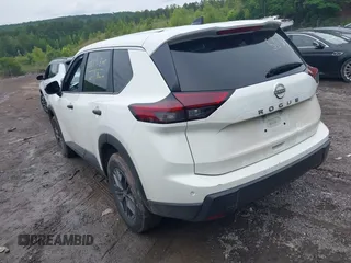 2024 Nissan Rogue S z VIN 5N1BT3AA4RC681960, wystawiony jako IAAI lot #42216264 z przebiegiem 37 882 mil mil oraz . Historia ofert i sprzedaży dostępna na DreamBid. Obrazek 3.