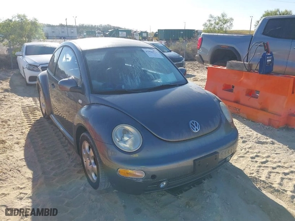 2002 Volkswagen New Beetle GLS with VIN 3VWCP21C32M424377, listed as a IAAI auction lot 41823579 with NaN miles. Bid and sale history available at carsss.com. Image 1.