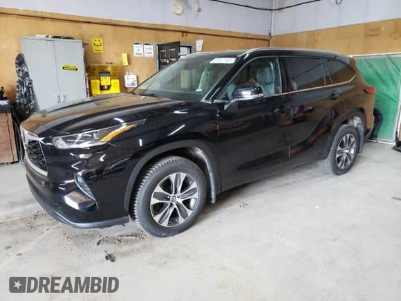 2021 Toyota Highlander XLE with VIN 5TDGZRBH5MS529474, listed as a Copart auction lot 60610165 with 92,275 mi miles and Salvage title. Bid and sale history available at DreamBid. Image 1.