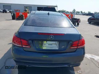2014 Mercedes-Benz E 350 z VIN WDDKJ5KB1EF228682, wystawiony jako IAAI lot #42277442 z przebiegiem 120 511 mil mil oraz . Historia ofert i sprzedaży dostępna na DreamBid. Obrazek 17.