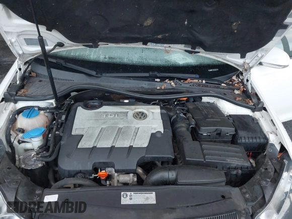 2012 Volkswagen Jetta TDI w/Sunroof & Nav z VIN 3VWPL7AJ7CM698031, wystawiony jako IAAI lot #41077477 z przebiegiem 126 351 mil mil oraz . Historia ofert i sprzedaży dostępna na DreamBid. Obrazek 10.