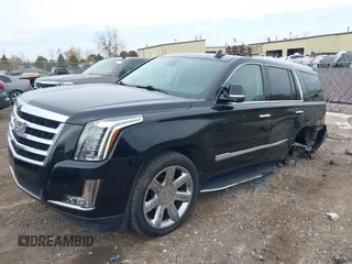 2019 Cadillac Escalade Luxury z VIN 1GYS4BKJ1KR398505, wystawiony jako IAAI lot #40662422 z przebiegiem 57 932 mil mil oraz . Historia ofert i sprzedaży dostępna na DreamBid. Obrazek 17.