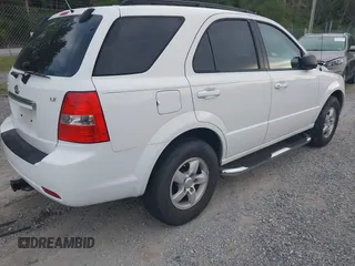 2008 Kia Sorento LX z VIN KNDJC735085785971, wystawiony jako IAAI lot #42092094 z przebiegiem 97 823 mil mil oraz . Historia ofert i sprzedaży dostępna na DreamBid. Obrazek 4.
