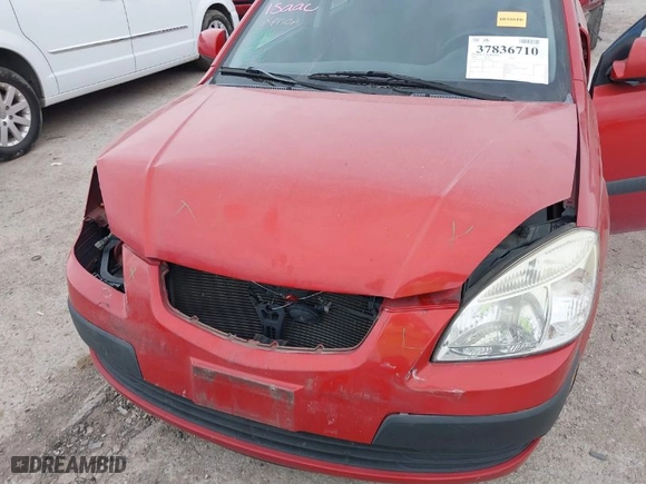 2008 Kia Rio LX with VIN KNADE123386354410, listed as a IAAI auction lot 40332735 with 139,828 mi miles. Bid and sale history available at carsss.com. Image 6.