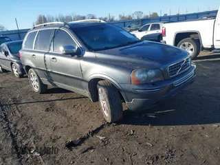 2008 Volvo XC90 V8 with VIN YV4CZ852481466660, listed as a IAAI auction lot 41062188 with 231,871 mi miles. Bid and sale history available at carsss.com. Image 1.