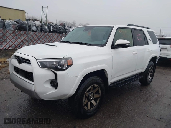 2024 Toyota 4Runner TRD Off Road z VIN JTERU5JR5R6267713, wystawiony jako IAAI lot #41096138 z przebiegiem 2 925 mil mil oraz . Historia ofert i sprzedaży dostępna na DreamBid. Obrazek 18.