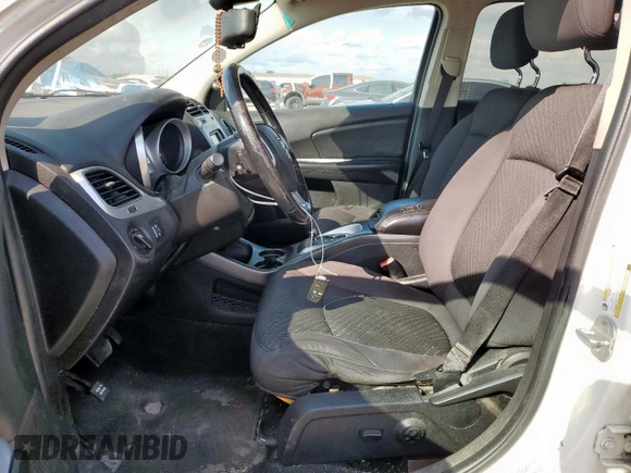 2013 Dodge Journey SE z VIN 3C4PDCAB0DT531874, wystawiony jako Copart lot #59524405 z przebiegiem 125 230 mil mil oraz Czysty tytuł • Clean title. Historia ofert i sprzedaży dostępna na DreamBid. Obrazek 7.