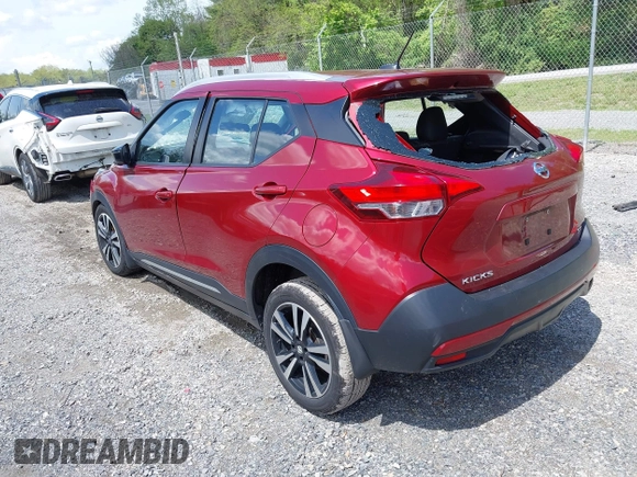 2019 Nissan Kicks SV z VIN 3N1CP5CU2KL493953, wystawiony jako IAAI lot #42142948 z przebiegiem 101 650 mil mil oraz . Historia ofert i sprzedaży dostępna na DreamBid. Obrazek 3.