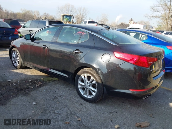 2013 Kia Optima EX z VIN 5XXGN4A77DG097074, wystawiony jako IAAI lot #41874312 z przebiegiem 81 591 mil mil oraz . Historia ofert i sprzedaży dostępna na DreamBid. Obrazek 3.