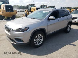 2019 Jeep Cherokee Latitude z VIN 1C4PJMCBXKD426080, wystawiony jako Copart lot #55180445 z przebiegiem 70 505 mil mil oraz Szkoda całkowita • Salvage title. Historia ofert i sprzedaży dostępna na DreamBid. Obrazek 1.