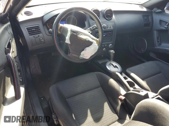 2008 Hyundai Tiburon GS z VIN KMHHM66D08U291605, wystawiony jako Copart lot #46589265 z przebiegiem 177 104 mil mil oraz Szkoda całkowita • Salvage title. Historia ofert i sprzedaży dostępna na DreamBid. Obrazek 8.