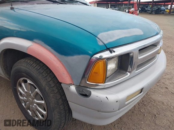 1994 Chevrolet S-10 LS with VIN 1GCCS19W4R8181235, listed as a IAAI auction lot 41710054 with 203,150 mi miles and . Bid and sale history available at DreamBid. Image 6.