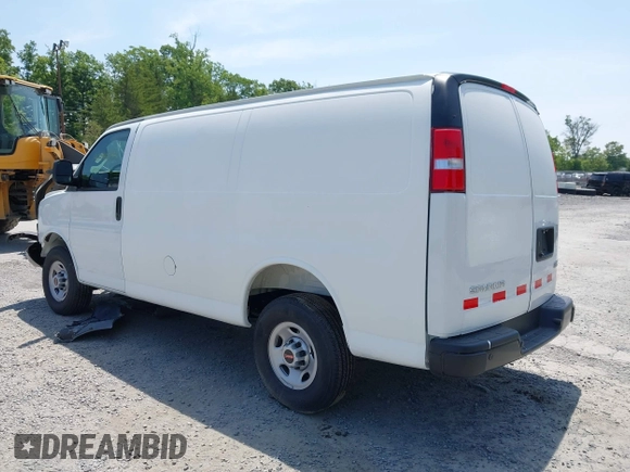 2025 GMC Savana Cargo z VIN 1GTW7AFP7S1140785, wystawiony jako IAAI lot #42340032 z przebiegiem 585 mil mil oraz . Historia ofert i sprzedaży dostępna na DreamBid. Obrazek 3.