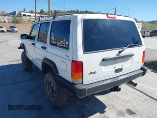 1997 Jeep Cherokee SE with VIN 1J4FJ28S7VL553270, listed as a IAAI auction lot 41825524 with 157,015 mi miles. Bid and sale history available at carsss.com. Image 3.